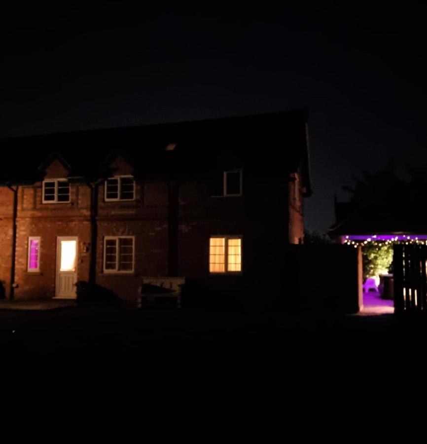 Lincoln Holiday Retreat Lodge With Private Hot Tub Bagian luar foto