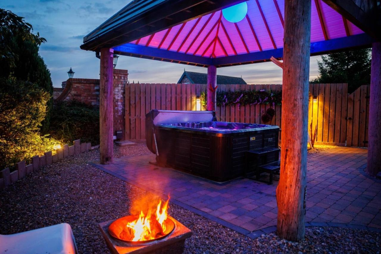 Lincoln Holiday Retreat Lodge With Private Hot Tub Bagian luar foto