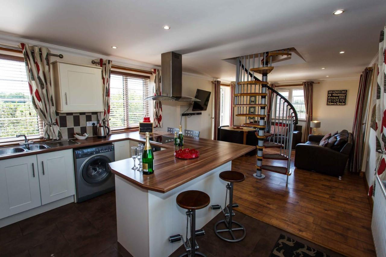 Lincoln Holiday Retreat Lodge With Private Hot Tub Bagian luar foto